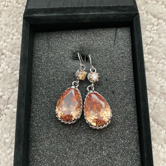 Beautiful yellow Crystal earring - Picture 1 of 2